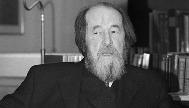 Солженицын получил Нобелевскую премию